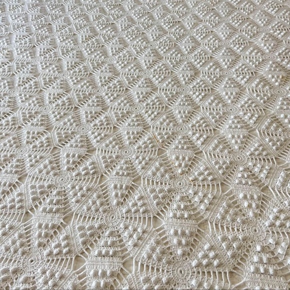 92”x88” Vintage Handmade Popcorn Crochet Bedspread - Mid-Century Modern - Cotton - Picture 4 of 8
